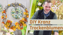 Blumenkranz mit Heu und Trockenblumen