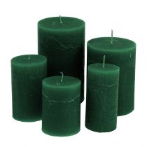 Durchgefärbte Kerzen Dunkelgrün unterschiedliche Größen