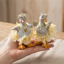 Artikel Dekofiguren Enten im Blumenkleid aus Kunstharz 11 cm Set 2 Stück Frühling Sommer