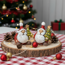 Artikel Weihnachtsmann-Figuren aus Keramik mit Tannenbaum, 7 cm, 2er-Set