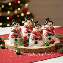 Artikel Schneemann Figur aus Keramik mit rotem Schal und schwarzem Hut H10cm