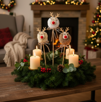 Artikel Dekostecker Rentierfigur 24 cm Holz Stoff Pompom Braun Beige Weiß Innenbereich 12 Stück