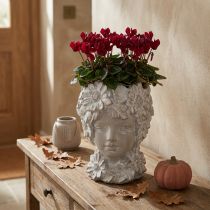 Artikel Büste aus Steinguss Übertopf Frau mit Blumenkranz H21,5 cm Grau