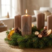 Artikel Weihnachtskerze aus Wachs Braun mit Tannenbaum-Motiv 150x70mm