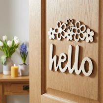 Artikel Holz-Dekoschilder mit Blumenmotiv und „Hello“-Schriftzug, Natur, 18/19,5 cm, 6-teilig