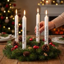 Artikel Stabkerzen aus Wachs Weiß 25 cm „Frohe Weihnachten“ 4 Stück