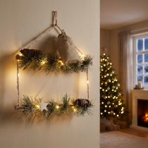 Artikel Wanddekoration Weihnachten mit LED-Lichterkette 35×85 cm aus Tannengrün, Zapfen und Jute