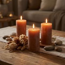 Artikel Durchgefärbte Stumpenkerzen Karamell 70×120 mm 4er Set Wohnraumdeko