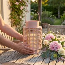 Artikel Deko-Laterne aus Metall in Lachsrosa, mit Glaseinsatz, Ø18 cm, H29 cm