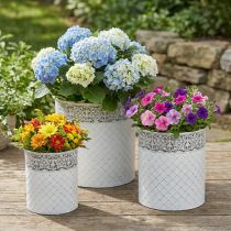 Artikel Pflanzgefäß aus Metall mit Spitzenmuster, 3er-Set, Weiß/Silbern, Ø 29,5/25,5/20 cm, H 28/25,5/23,5 cm