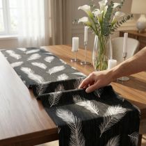 Artikel Tischläufer Organzastoff mit Federmotiv 30 cm x 500 cm schwarz-weiß