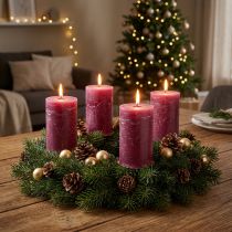 Artikel Durchgefärbte Stumpenkerzen aus Wachs Berry Lila 70 x 120 mm 4er Set