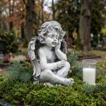 Artikel Grabengel aus Polyresin, Grau, 24cm, Sitzende Engelfigur mit gefalteten Beinen