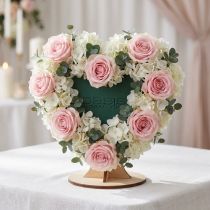Artikel Steckschaum 3D Herz mit Holzfuß Grün 30 cm x 28 cm für floristische Dekorationen