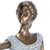 Artikel Figur Frau mit Vogel aus Polyresin, 41 cm, Kupferfarben mit geweißtem Kleid