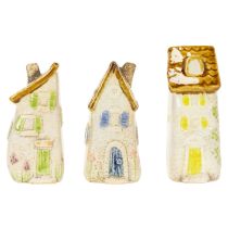 Artikel Set aus 3 handbemalten Keramikhäusern, 10 cm, mehrfarbig, Dekoration für Innenbereich