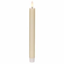 Artikel ProductNameLED-Spitzkerzen aus Echtwachs, 24 cm, Cremeweiß, warmweißes Licht und Timer, 2 Stück/ProductName
ProductDescription<h2>LED-Spitzkerzen aus Echtwachs für Tisch und Wohnraum</h2>
<p>Dieses Set enthält zwei cremeweiße LED Spitzkerzen aus Echtwachs