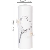Artikel Stumpenkerze Weiß mit Herzmotiv, Silberverzierungen und Organza, 230/80 mm für Hochzeiten