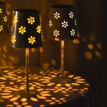 Artikel Solar Tischlampe aus Metall mit Blumenmuster in Grün, LED, 28 cm
