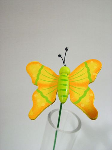 Artikel Schmetterling am Pick grün/gelb Holz 7cm (24St)