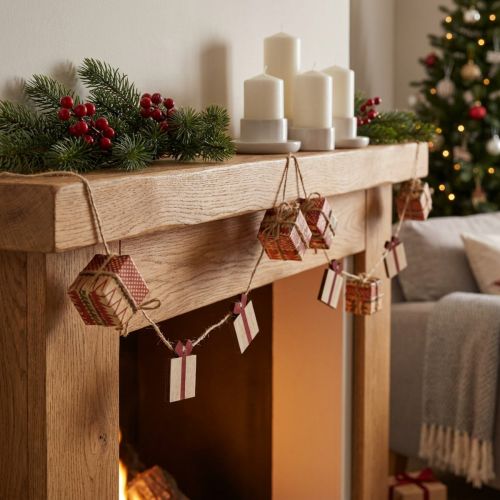 Weihnachtsgirlande mit Geschenken und Sternen, Juteband, 100 cm, Rot und Natur | Floristik24.at