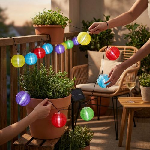Solar-Lampionkette LED bunt 4,5 m mit 10 Birnen in Kaltweiß | Floristik24.at