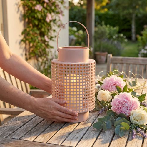 Deko-Laterne aus Metall in Lachsrosa, mit Glaseinsatz, Ø18 cm, H29 cm | Floristik24.at