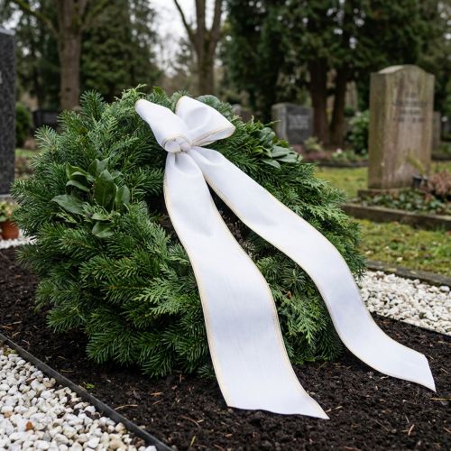 Weißes Taft-Kranzband mit Moiré-Effekt und Gold-Perlkante 175mm | Floristik24.at