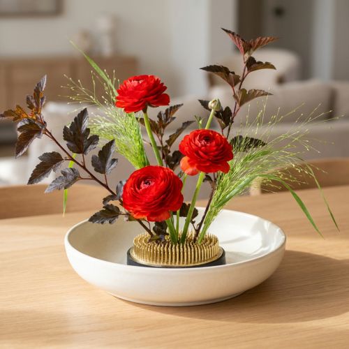 Artikel Runder Blumenigel aus Messing mit Kunststoff-Schoner, Ø 12 cm, für Ikebana und Blumengestecke