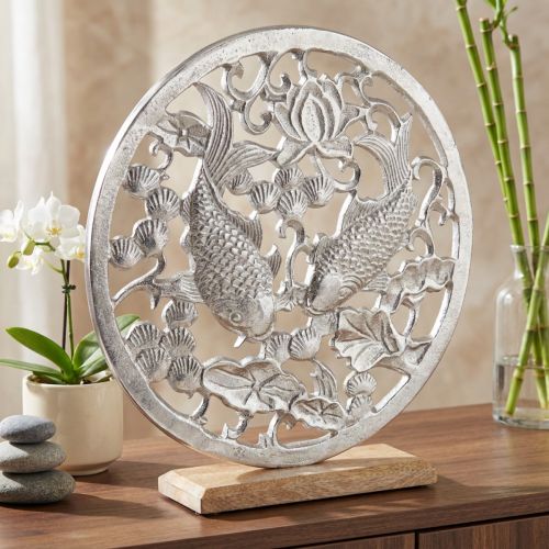 Dekoring aus Metall mit Holzsockel Silber Ø32cm Lotus und Koi | Floristik24.at