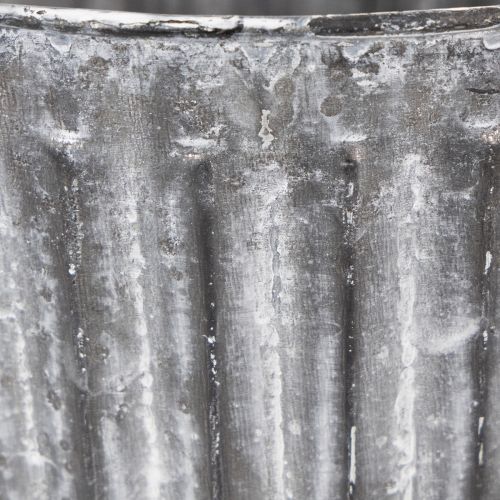 Pflanztopf aus Metall mit