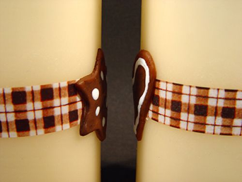 Floristik24 Stumpenkerze creme mit angewachstem Stern / Herz auf Karoband