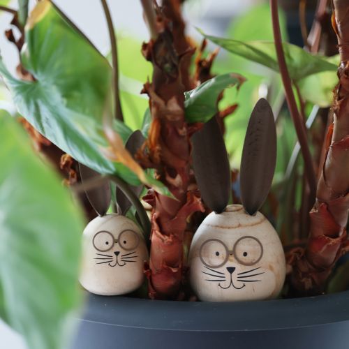 Artikel Deko Hase aus Holz und Metall mit humorvollem Design als freundlicher Blickfang 19cm 2St