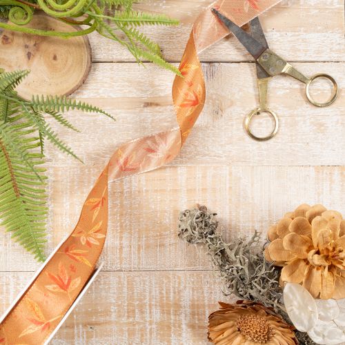 Artikel Geschenkband aus Kunstseide mit Blättermotiv 25mm 18m in Herbstfarben
