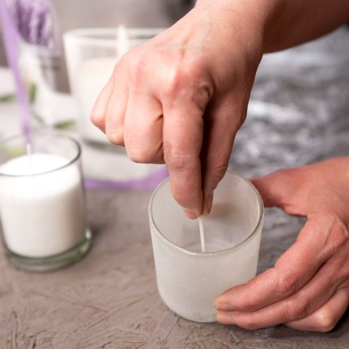 Artikel Kerzensand Wachsgranulat mit Docht Duft Lavendel