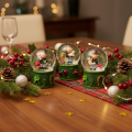 Schneekugel-Set mit Schornsteinfeger-Figuren 4 cm 3-teilig, grüne Sockel | Floristik24.at