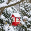 Vogelfutterstation aus Metall, rot-weiß, 19 cm hoch, für den Außenbereich | Floristik24.at