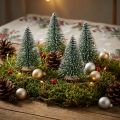 Set aus 12 Mini-Tannenbäumen beschneit, H 8 cm, Ø 5 cm, Grün-Weiß auf Holzsockel | Floristik24.at