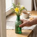 Grüne Glasflaschenvase 17 cm hoch Ø 6 cm für Wohn- und Tischdekoration | Floristik24.at