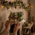 Weihnachtsglocken Wanddekoration aus Jute mit Tannenzweigen und Zapfen, Höhe 20 cm | Floristik24.at