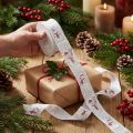 Geschenkband aus Polyester mit Schneemannmotiv, 25mm breit, 15m Rolle, Rot-Weiß | Floristik24.at