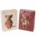 Floristik24 ProductNameWeihnachtsgeschenktüten mit Mausmotiv und Sternen, 18 x 8 x 24 cm, 2 Stück/ProductName
ProductDescription<h2>Weihnachtsgeschenktüten mit Mausmotiv zum Verpacken kleiner Geschenke</h2>
<p>Die Geschenktüten mit Mausmotiv und Sternen sind für das