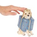 Dekofigur Hund sitzend im Geschenkpaket 20cm Kunstharz handbemalt | Floristik24.at