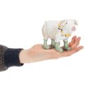 Deko-Schwein aus Polyresin 15,5cm in Rosa mit grünen Gummistiefeln und Blumenkranz | Floristik24.at